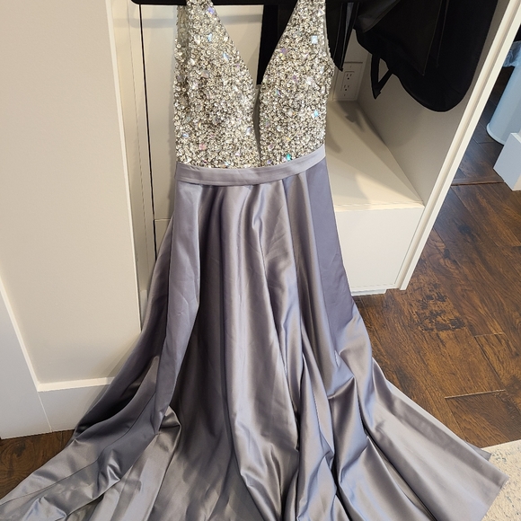 Silver long gown - Picture 1 of 5
